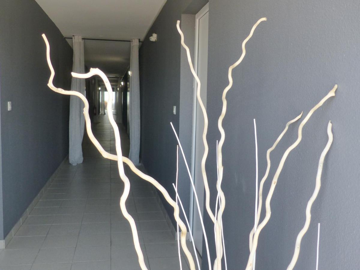 Le Jardin De Babylone "Reserve Aux Couples Uniquement" Agde Exterior foto